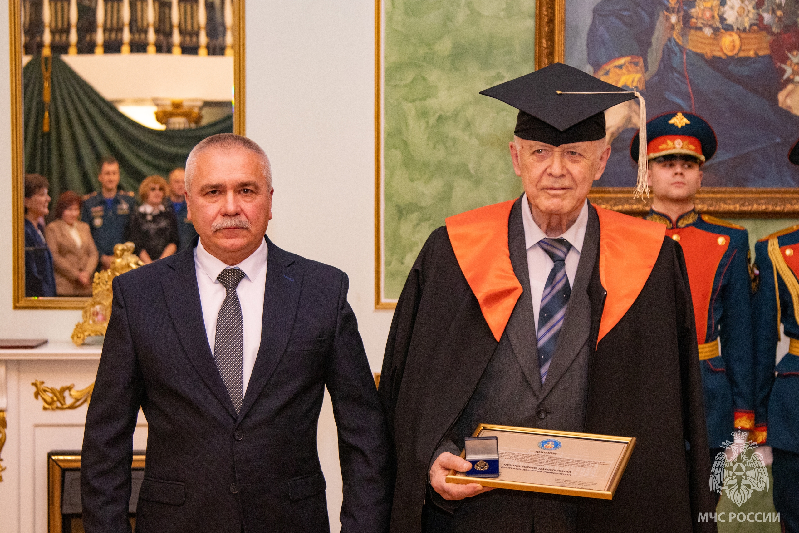 Достойным - слава и хвала!